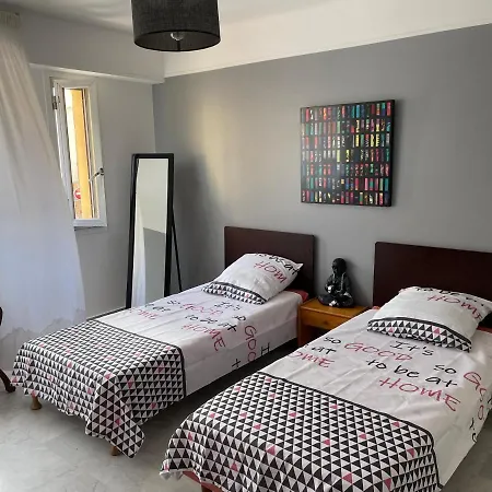 Centre Grand 3 Pieces A Pieds Cannes